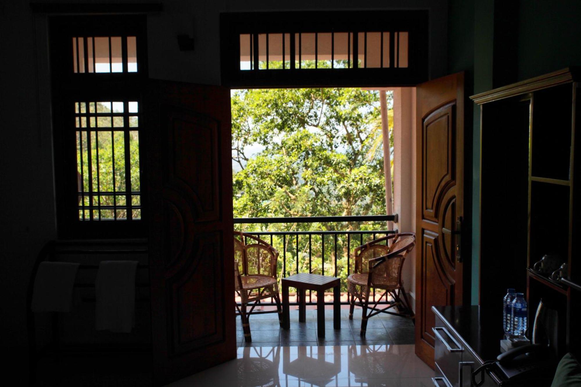 Serenity Hill Oasis Hotel Kandy Exterior photo